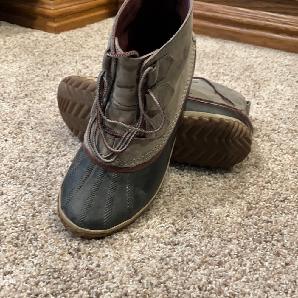 Sorel Out and About duck boots size 9
